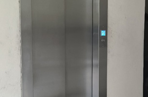 VFD dedicado para elevadores INVT GD390L no projeto de modernização de elevadores OTIS no Peru